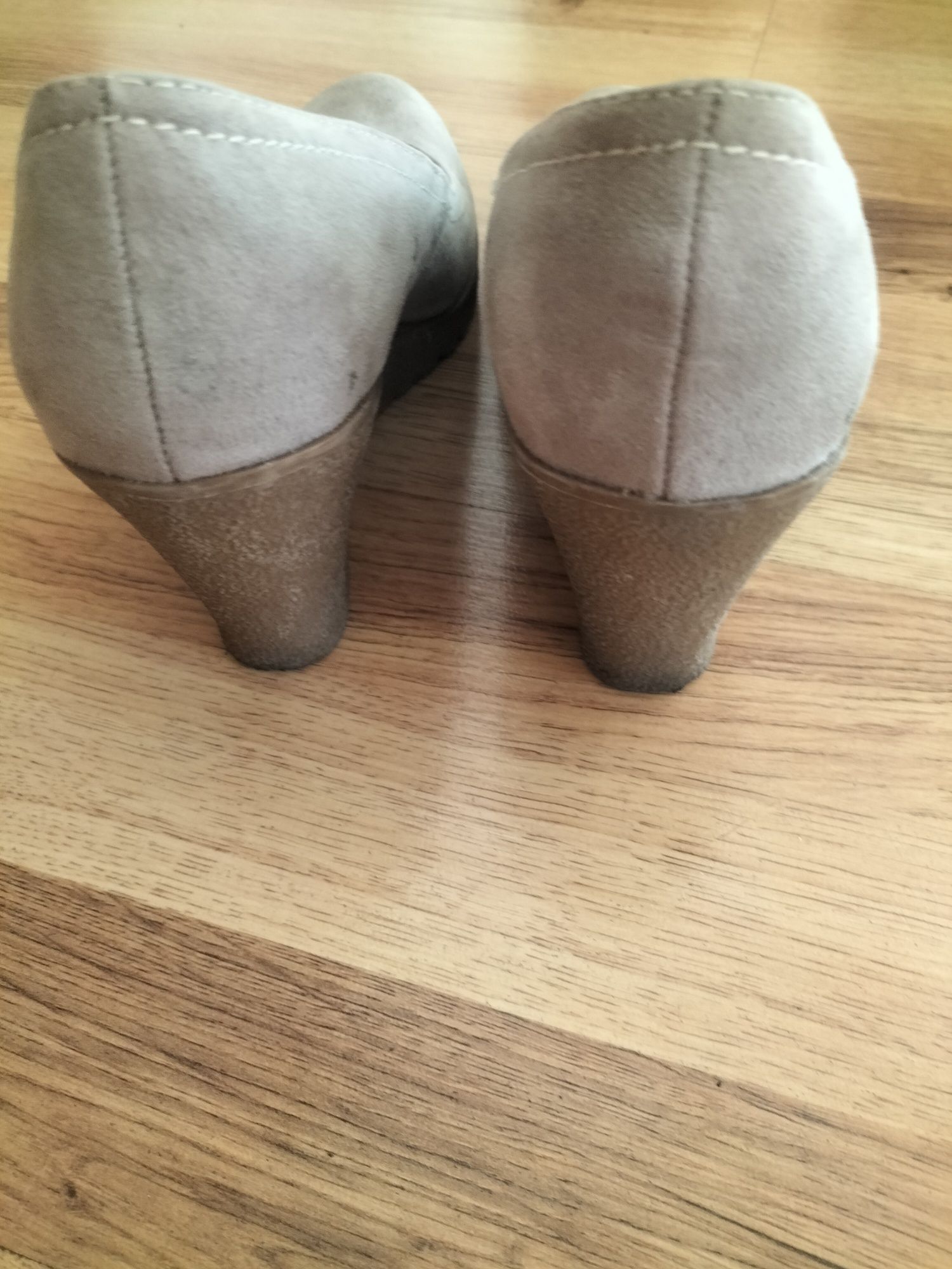 Buty na koturnie