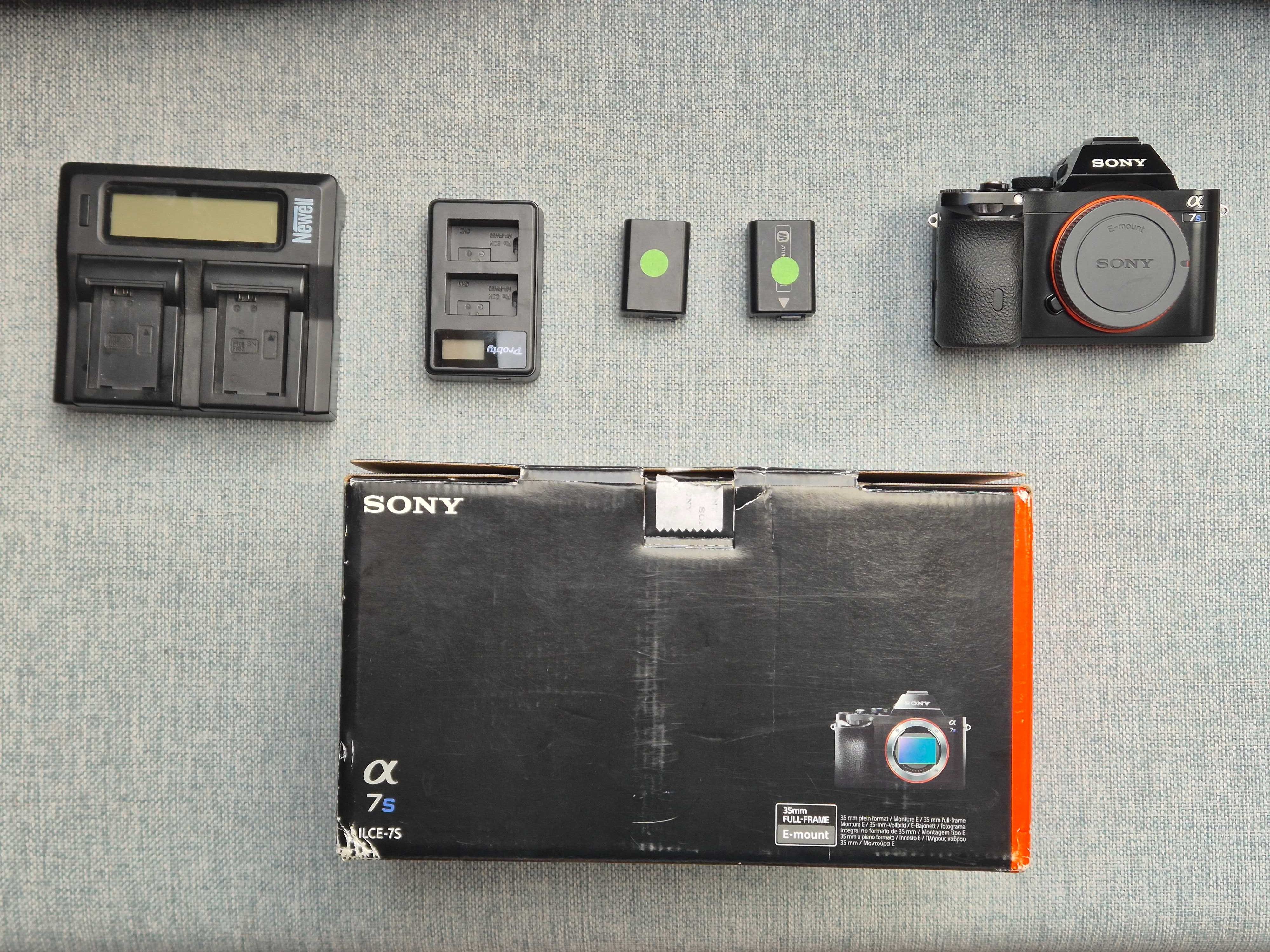 Aparat Sony A7S + 2 baterie + 3 ładowarki + mikrofon