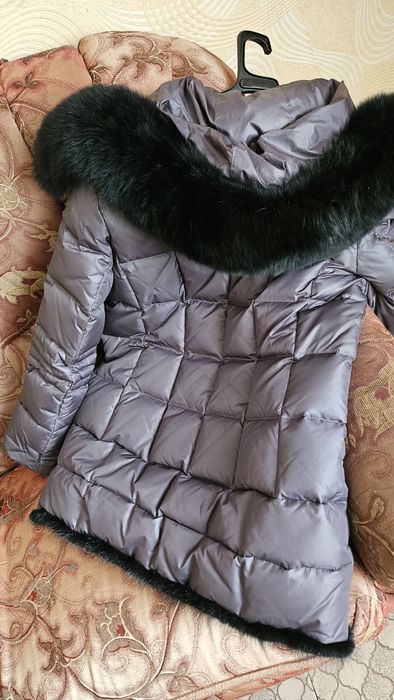 Пуховік жіночий з капюшоном