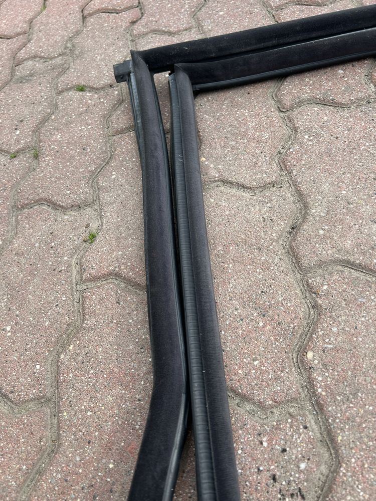 Uszczelki karoseryjne drzwi  czarne M3 e46 coupe