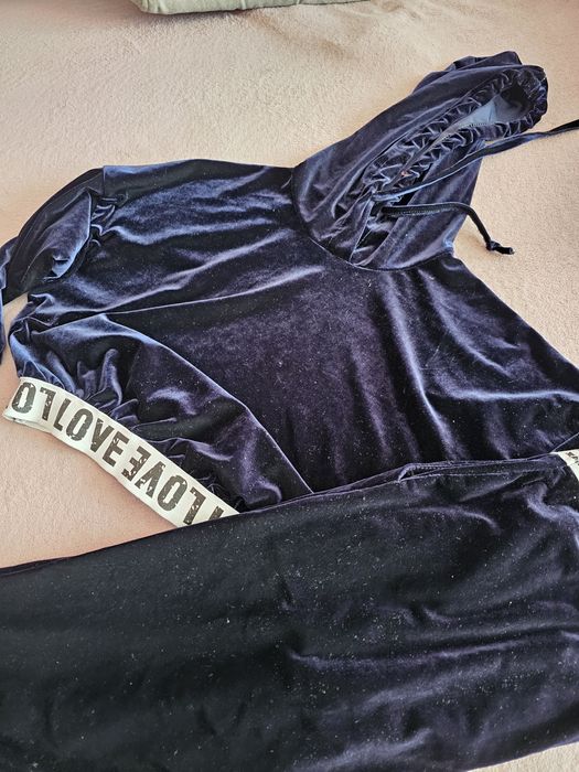 Dres welurowy 146-152. Dla dziewczynki .