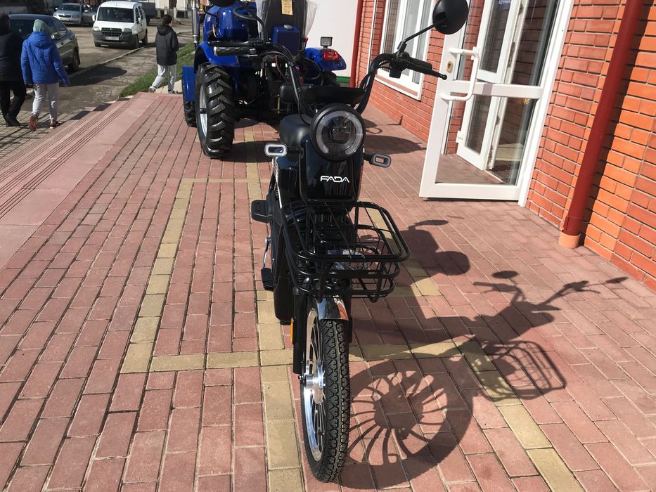 Електроскутер електровелосипед  fads