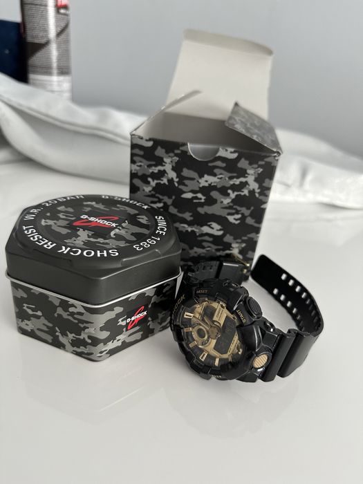 Zagarek G-shock czarno-zloty