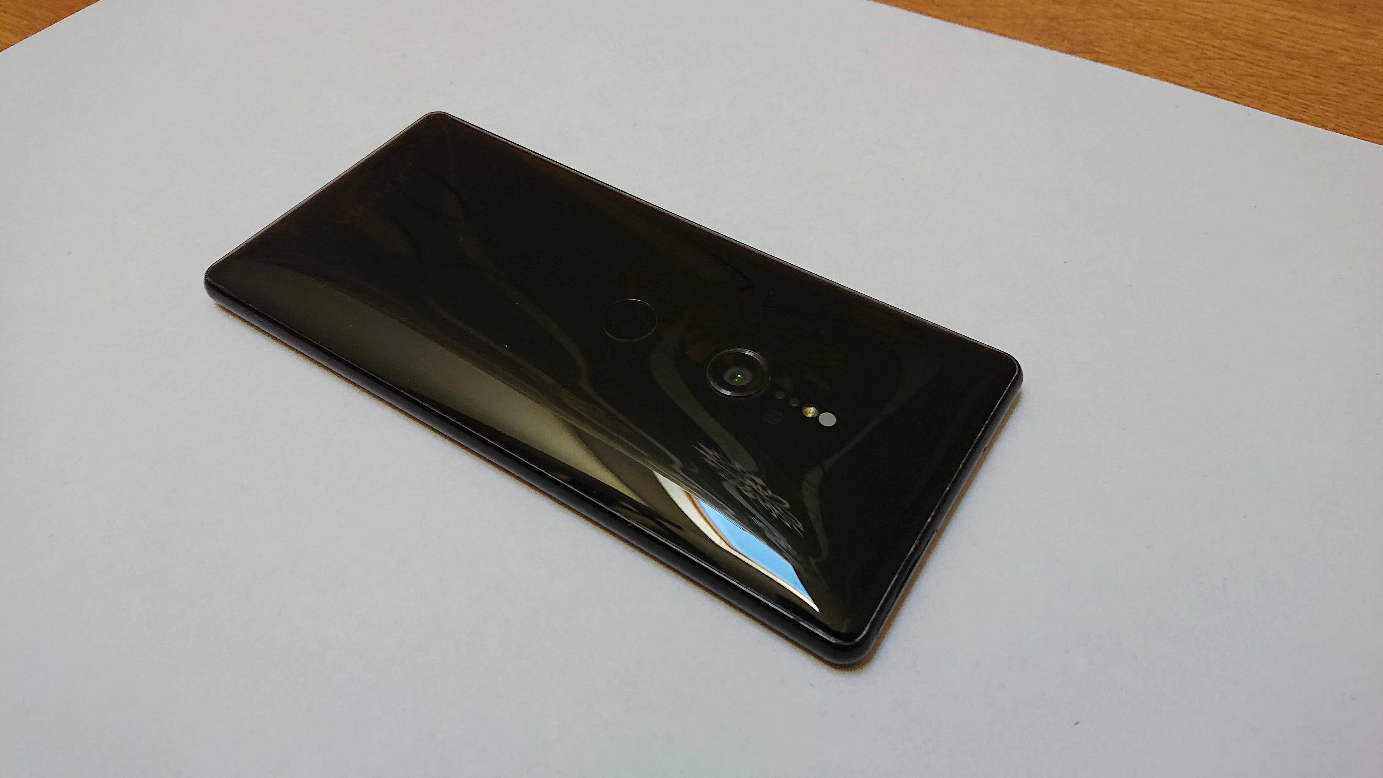 SONY Xperia XZ2 kolor czarny (uszkodzony mikrofon)