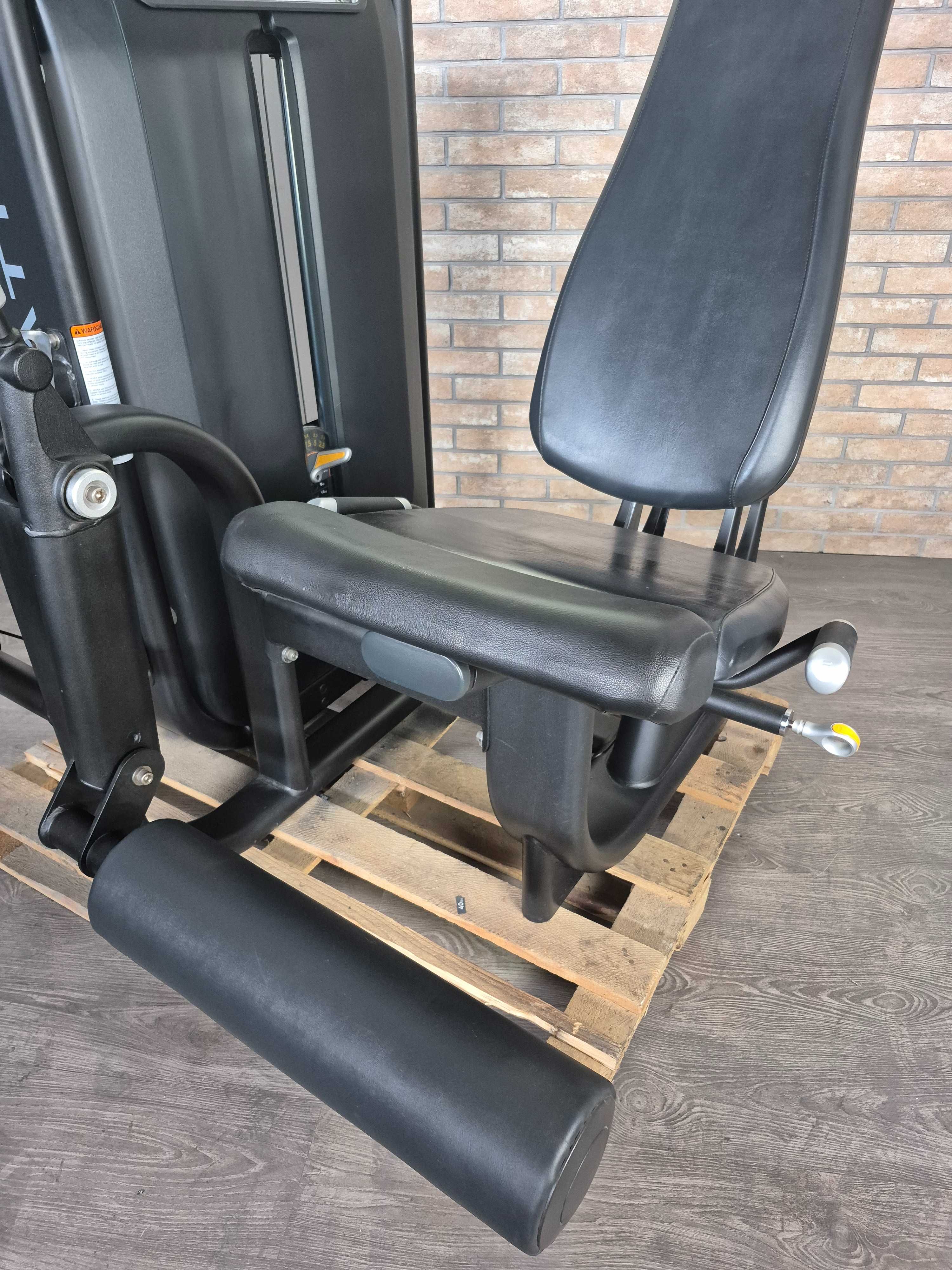 Тренажер Matrix Leg Extension розгинання ніг