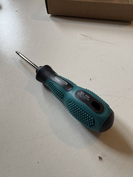 Śrubokręt trójktątny