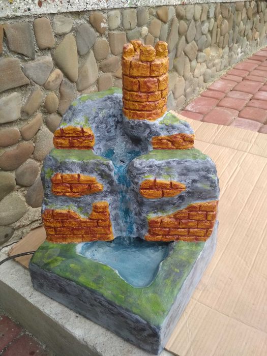 Fontanny pokojowe, makieta zamku - rękodzieło