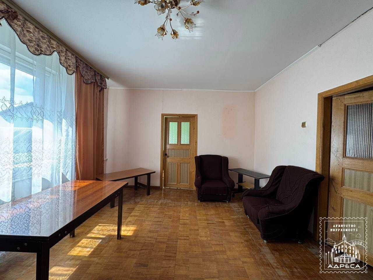 Продається двоповерховий будинок в місті Острог