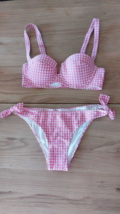 Fatos de banho e bikinis