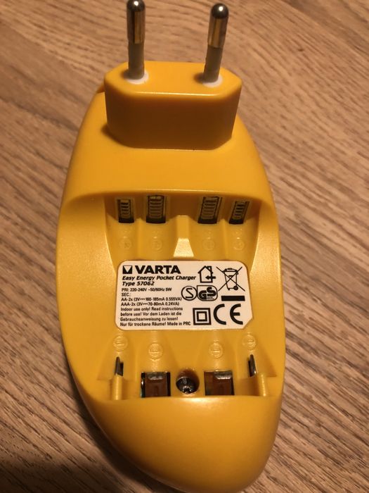 Зарядний пристрій varta 57062