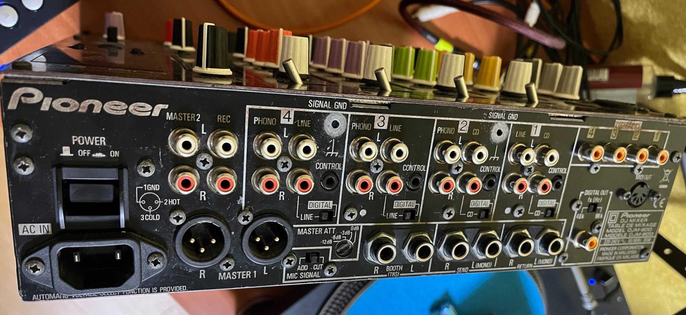 Ді-джейський пульт / мікшер Pioneer DJM 800
