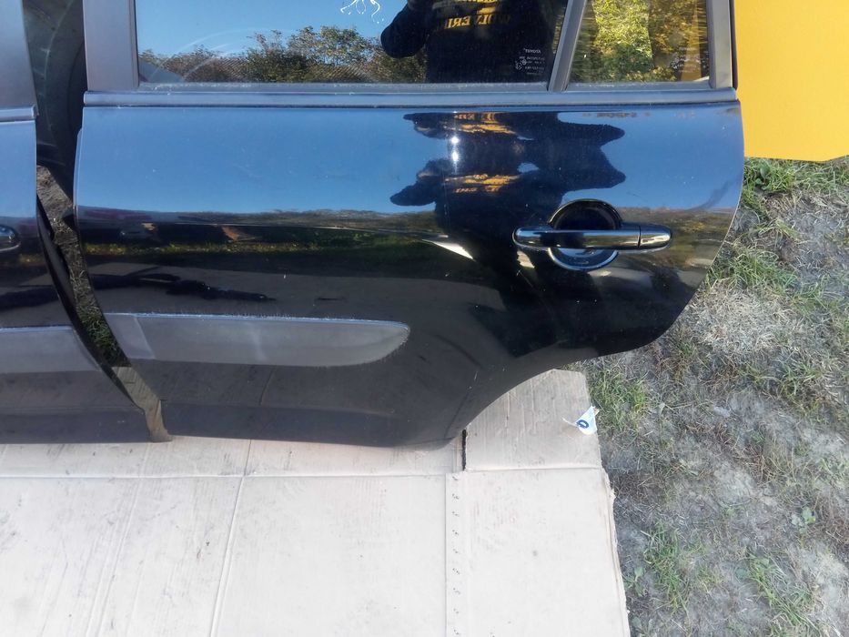 TOYOTA RAV4 III 06-12 drzwi lewe tył kolor czarny 202