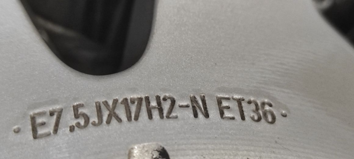 374 Felgi aluminiowe ORYGINAŁ AUDI R 17 5x112 otwór 66,6 Bardzo Ładne