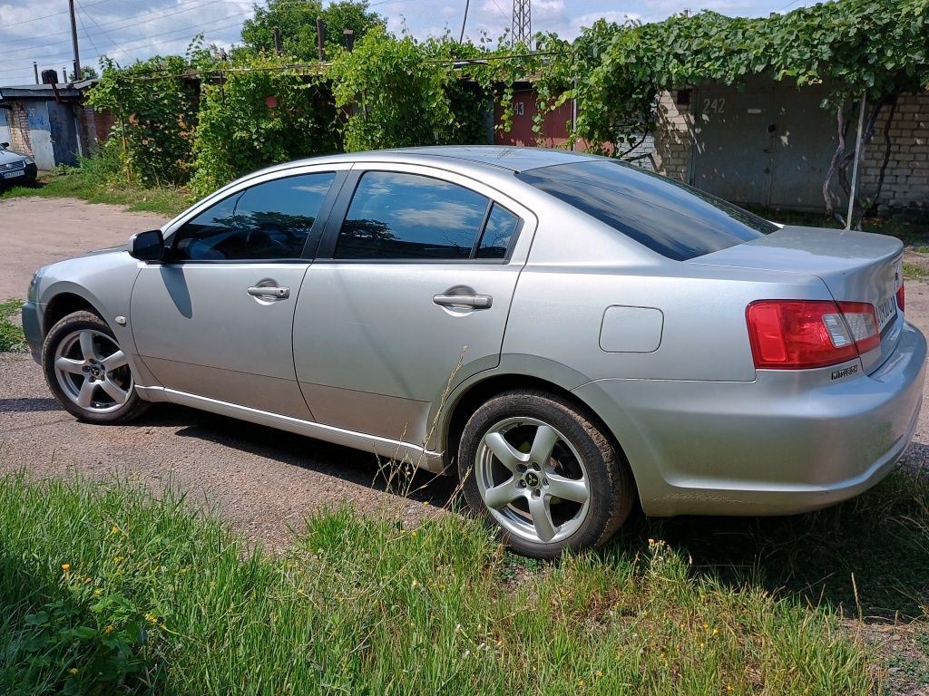 Mitsubishi GALANT 2009