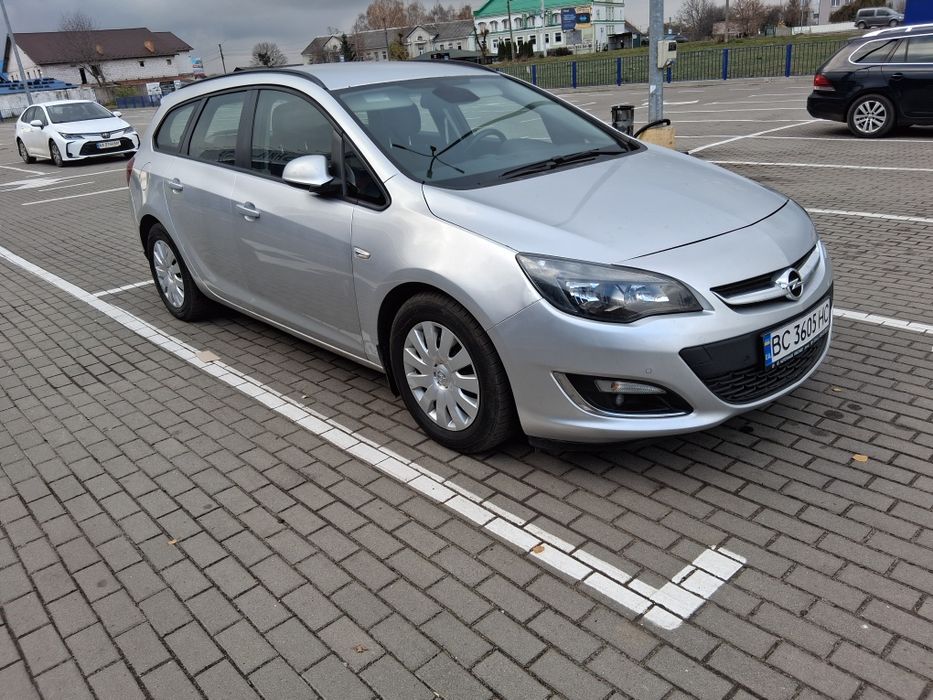 Продам опель астра J 2013 року випуску рестаїл