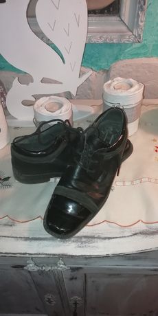 Czarne eleganckie buty chłopięce Vapiano 36