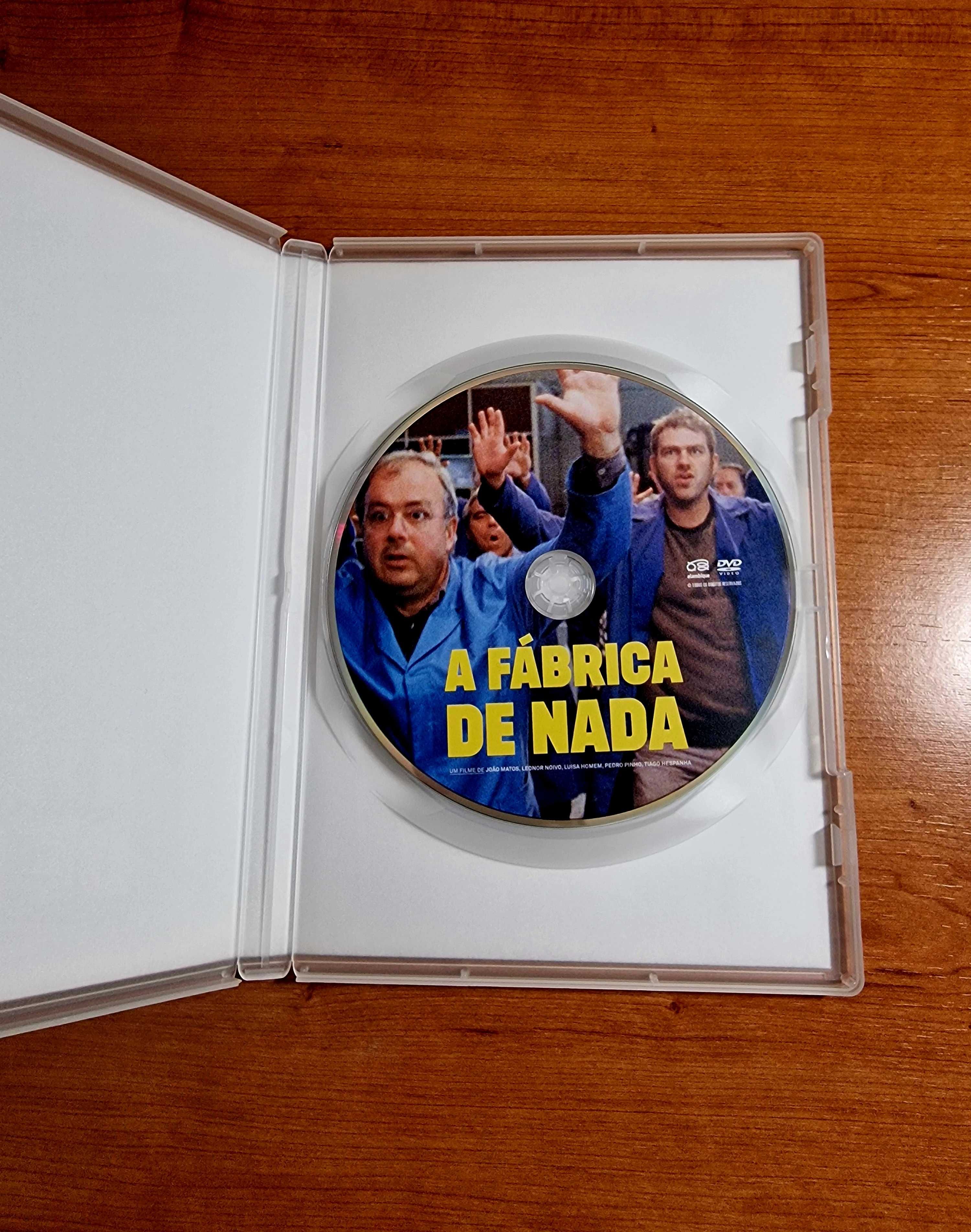 A FÁBRICA DE NADA (de Pedro Pinho com José Smith Vargas/Carla Galvão)