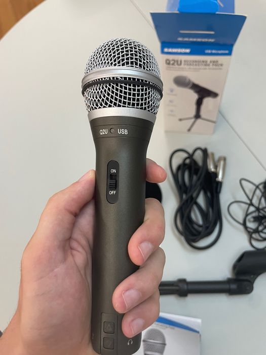 Samson Q2U – Microfone Dinâmico USB/XLR (Novo, c/ acessórios e caixa)