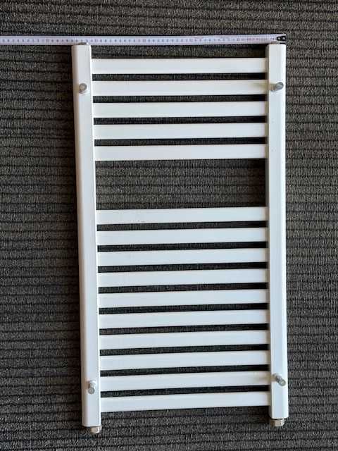 Grzejnik łazienkowy 45cm na 82cm (rozstaw 40cm)