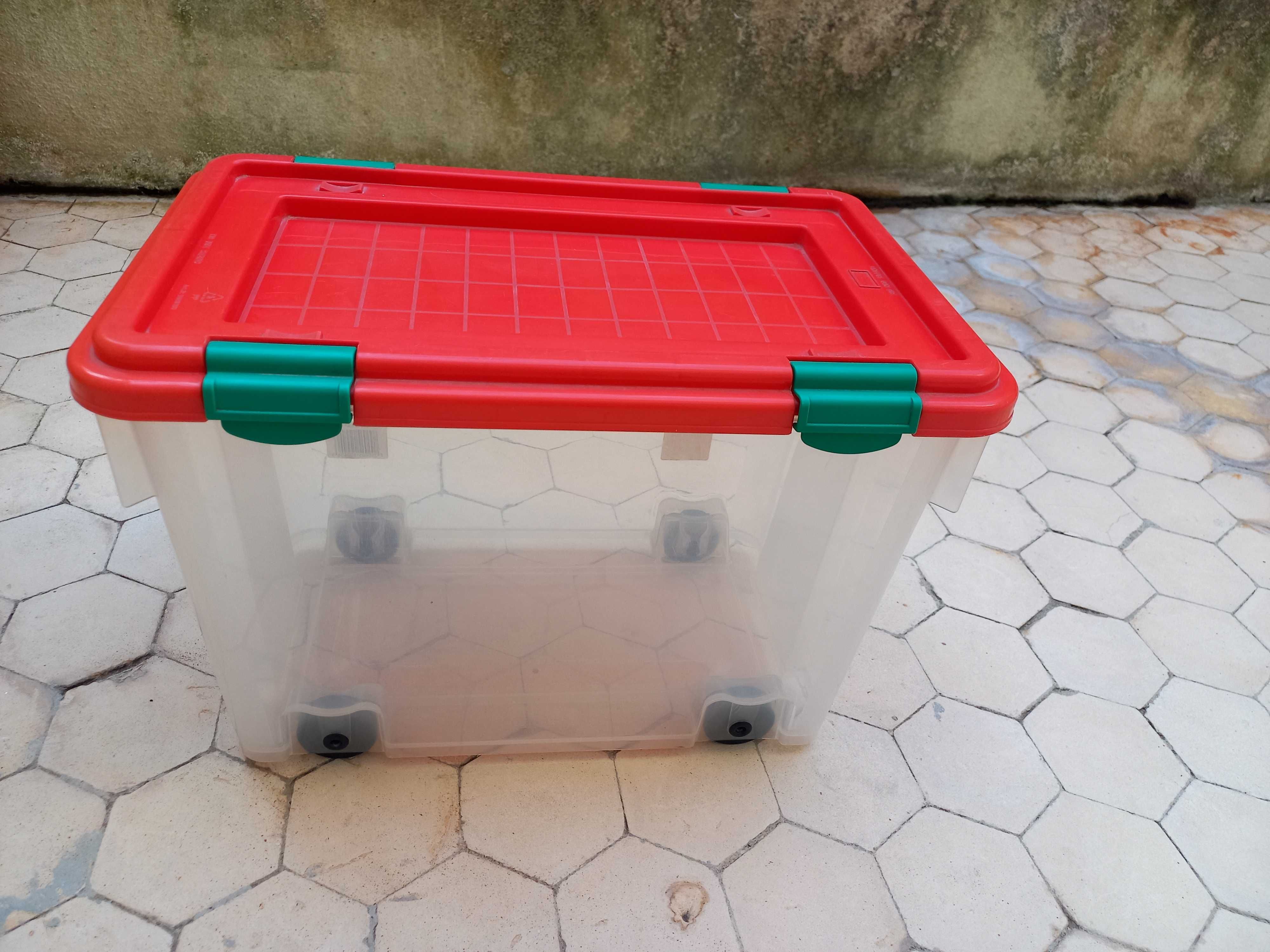 Caixa em pvc com Rodas e Tampa