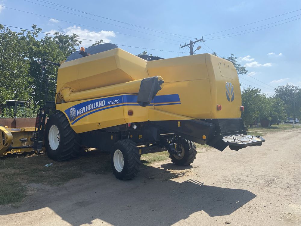 Комбаин NEW HOLLAND TC5.90
