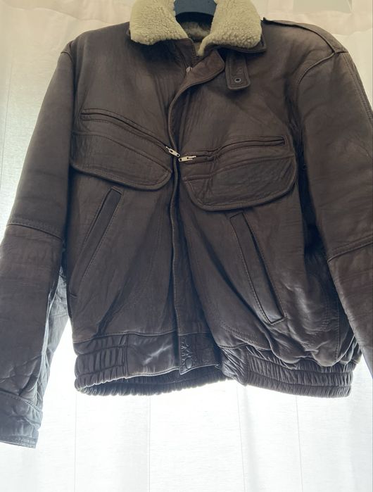 Blusão em pele como novo, a gola pode ser aleterada,