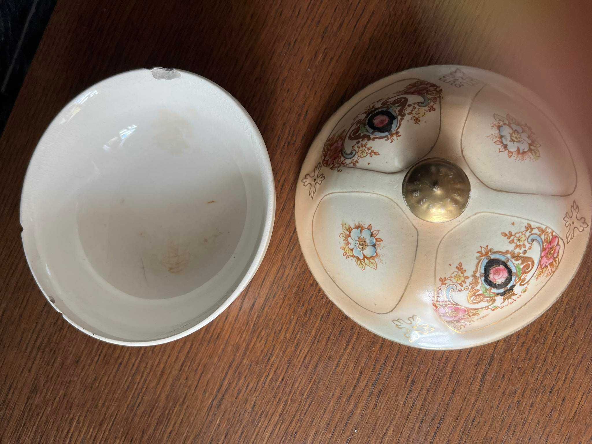 Porcelanowa stara szkatułka puzderko