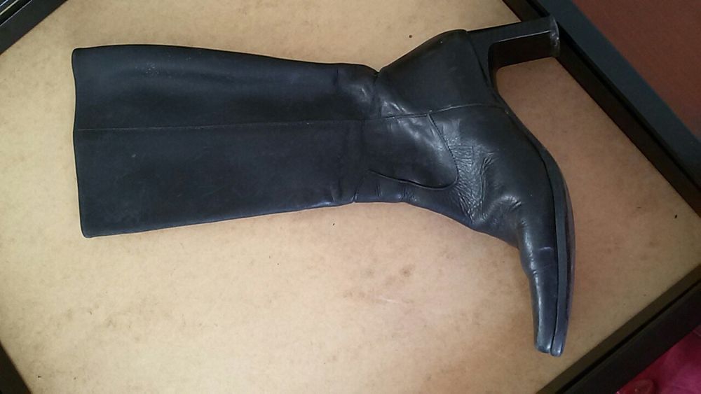 Botas altas pretas pele