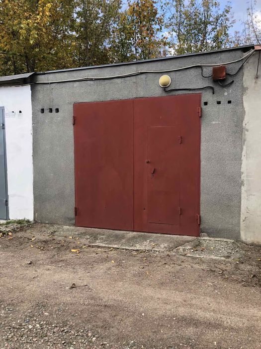 Продам гараж в районі 5 школи.