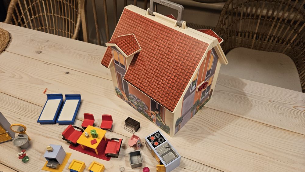 Domek Play Mobile z dużą ilością wyposażenia