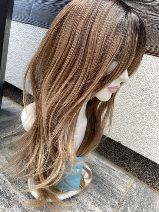 Piękna brązowa jasna peruka brąz refleksy pasemka włosy jak naturalne