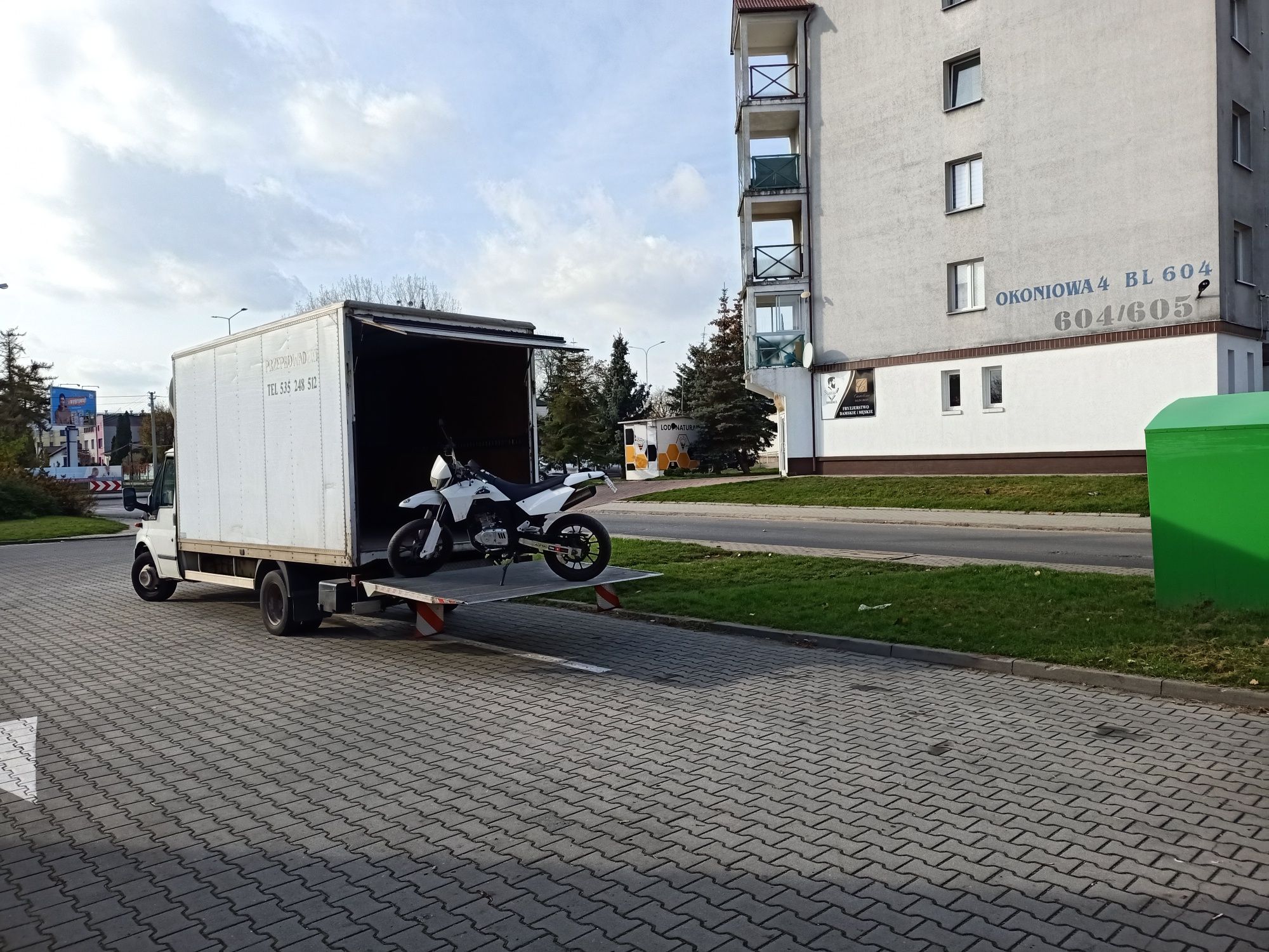 Przeprowadzki transport auto z windą wywóz starych mebli