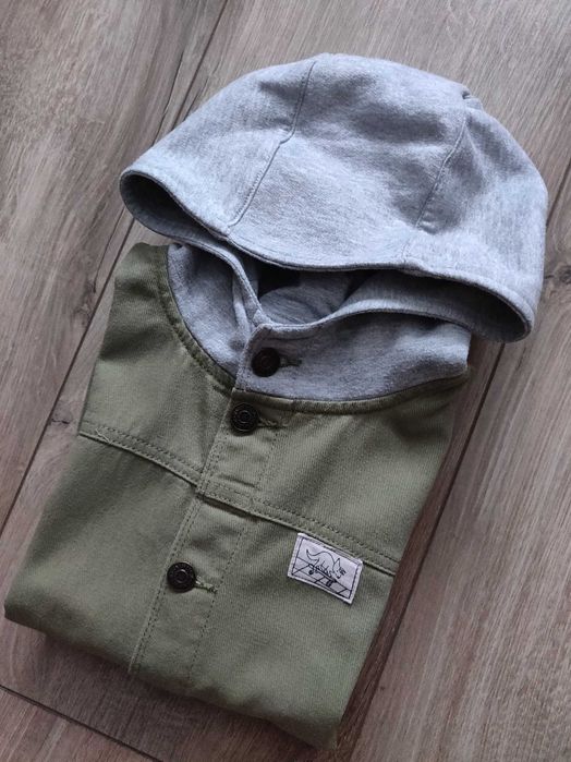 Коттоновая куртка Sinsay р. 140 зеленого цвета с капюшоном.