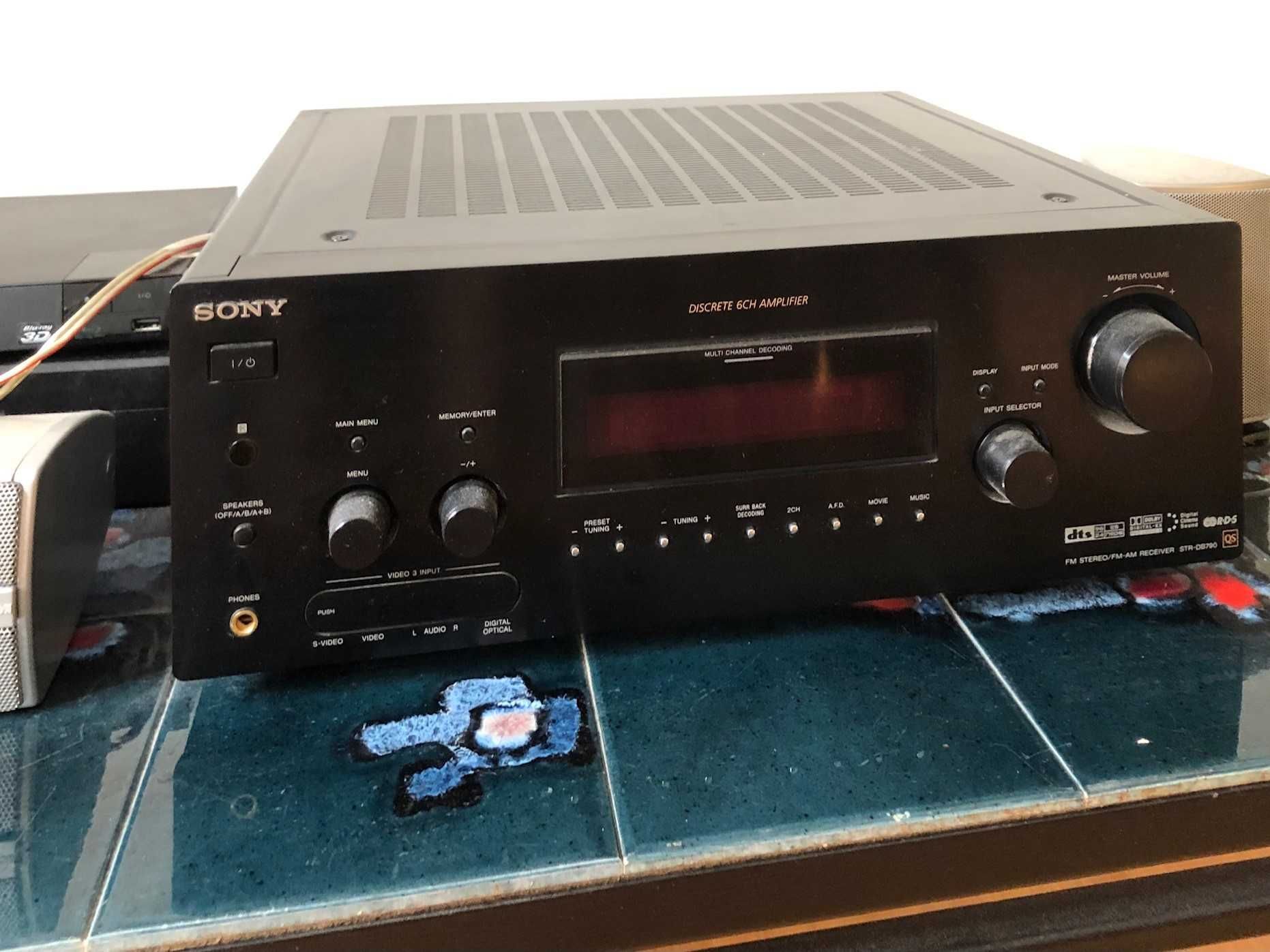 Conjunto amplificador Sony e home cinema Canton (100 W)