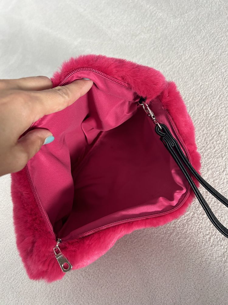 Cluch de pelo rosa