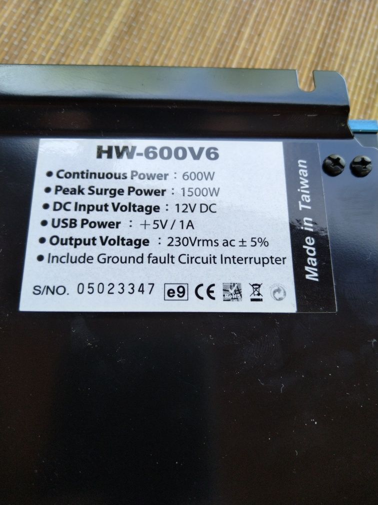 Inversor 12V para 220V TITAN HW-600V6