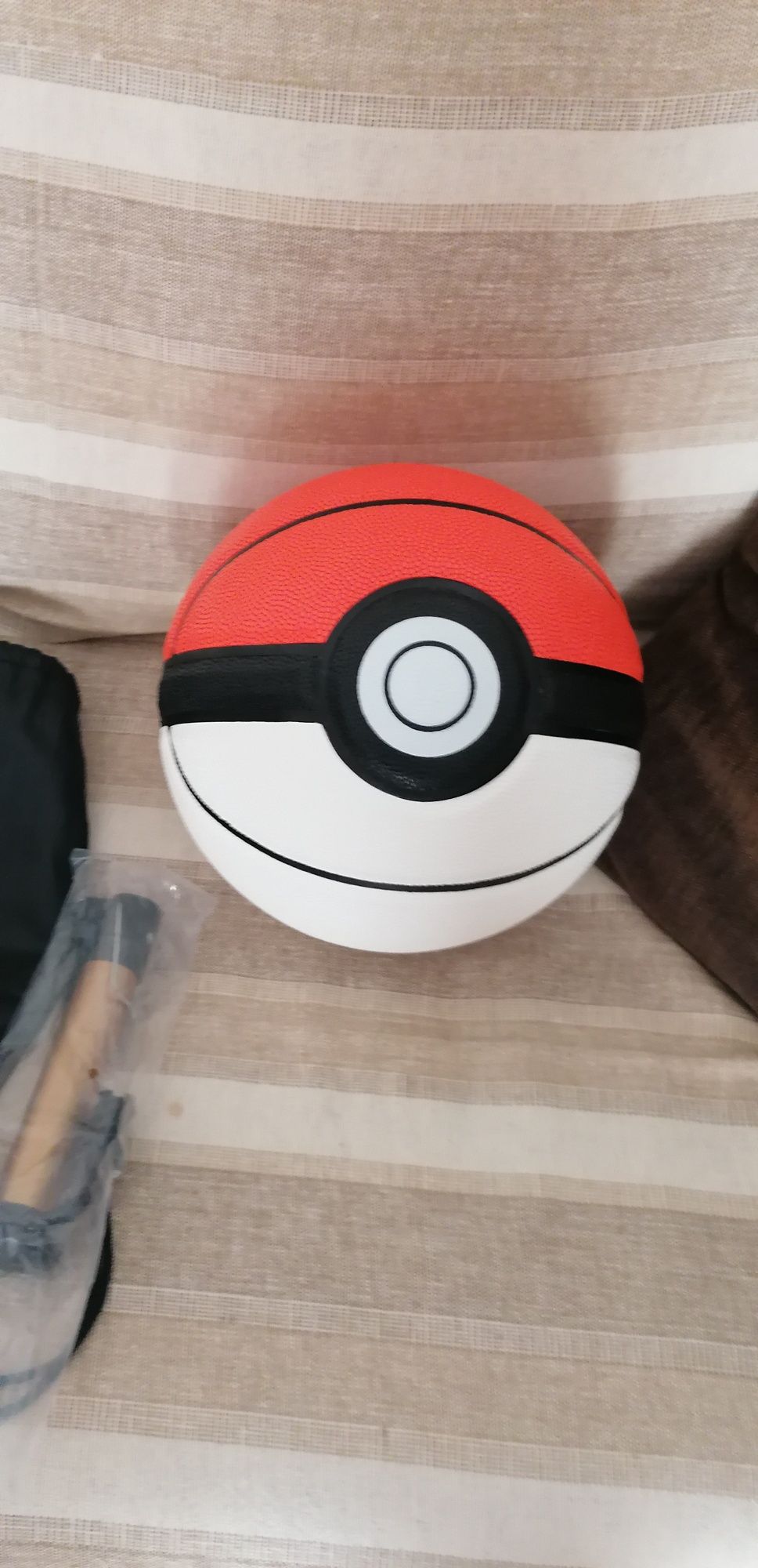 Bola basketball nova com bomba e saco(Desenho pokebola do pokemon)