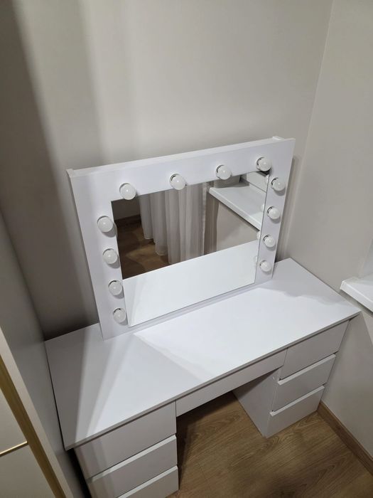 Toaletka  z lustrem Glamour LED  Stan IDEALNY