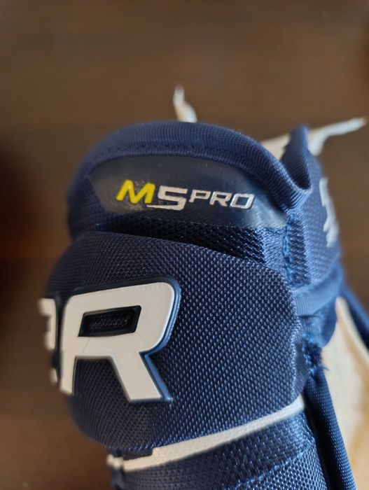 Хоккейные перчатки  Bauer Supreme M5 Pro, б.у.