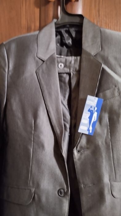 Продаю новий костюм на підлітка