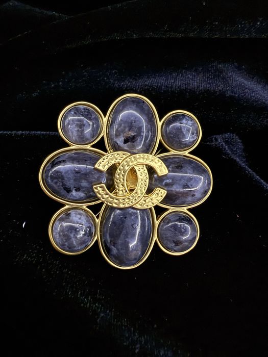 Вінтажна брошка Chanel у вигляді квітки