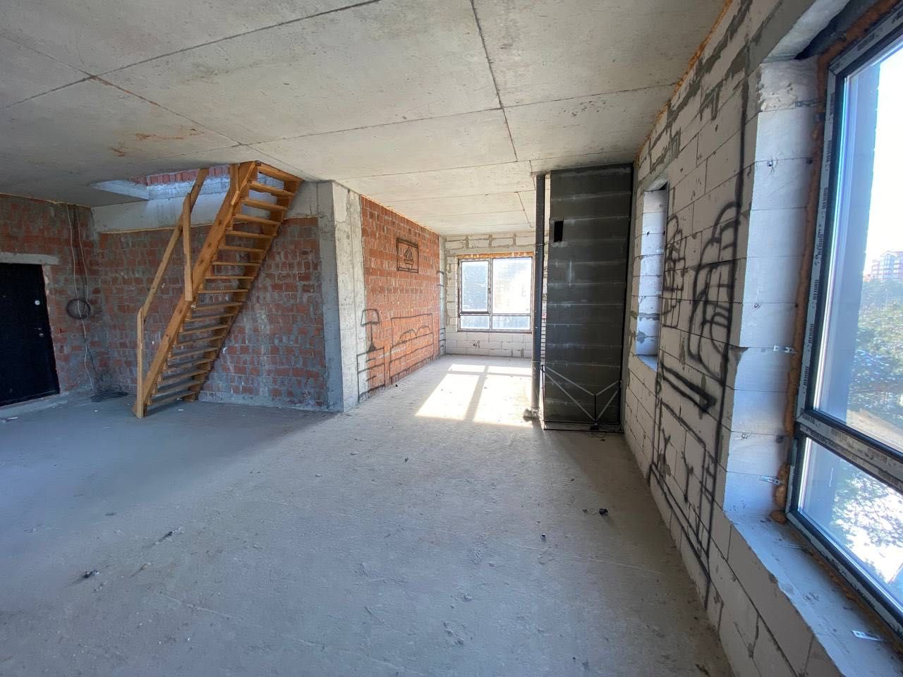 Продам двухуровневую квартиру в ЖК Ютландия 124м2 - мин.оформление!