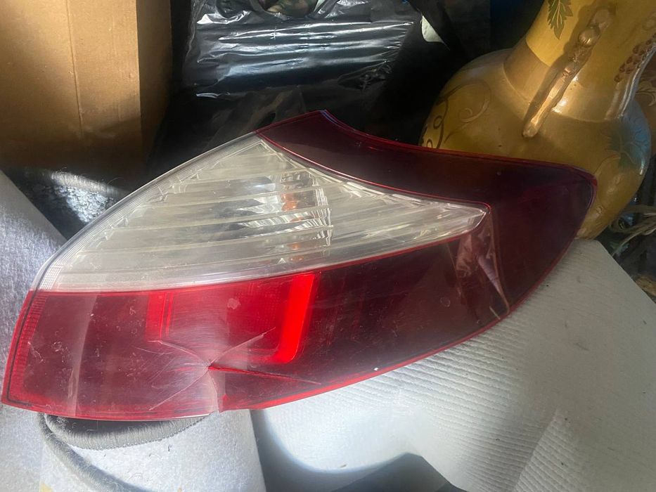 Задний правый фонарь Меган 3
