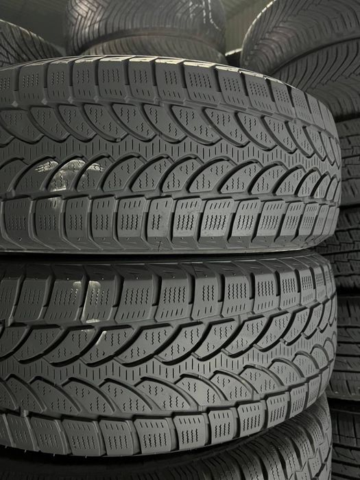 Автошини зимові BRIDGESTONE 215/65/16С (2шт)Колеса,Гума,Скати, Шини)