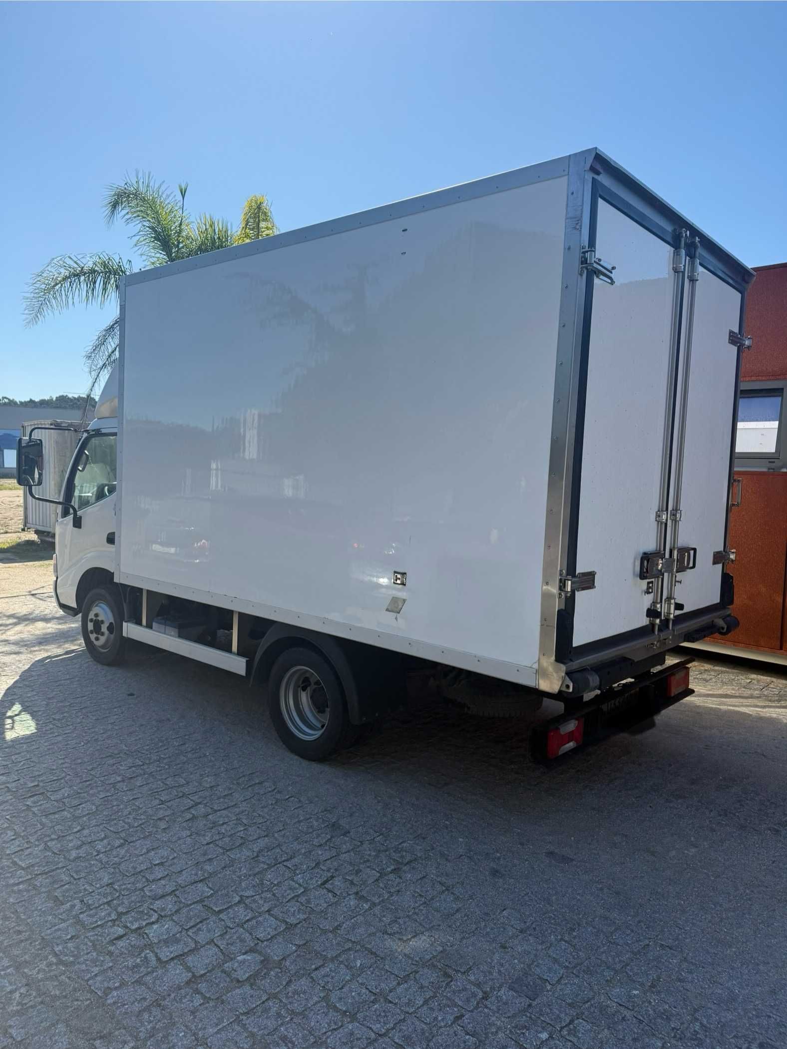 Toyota dyna contentor isotérmico 2014