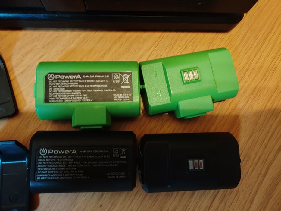 Ładowarka do padów Xbox + 4 akumulatorki