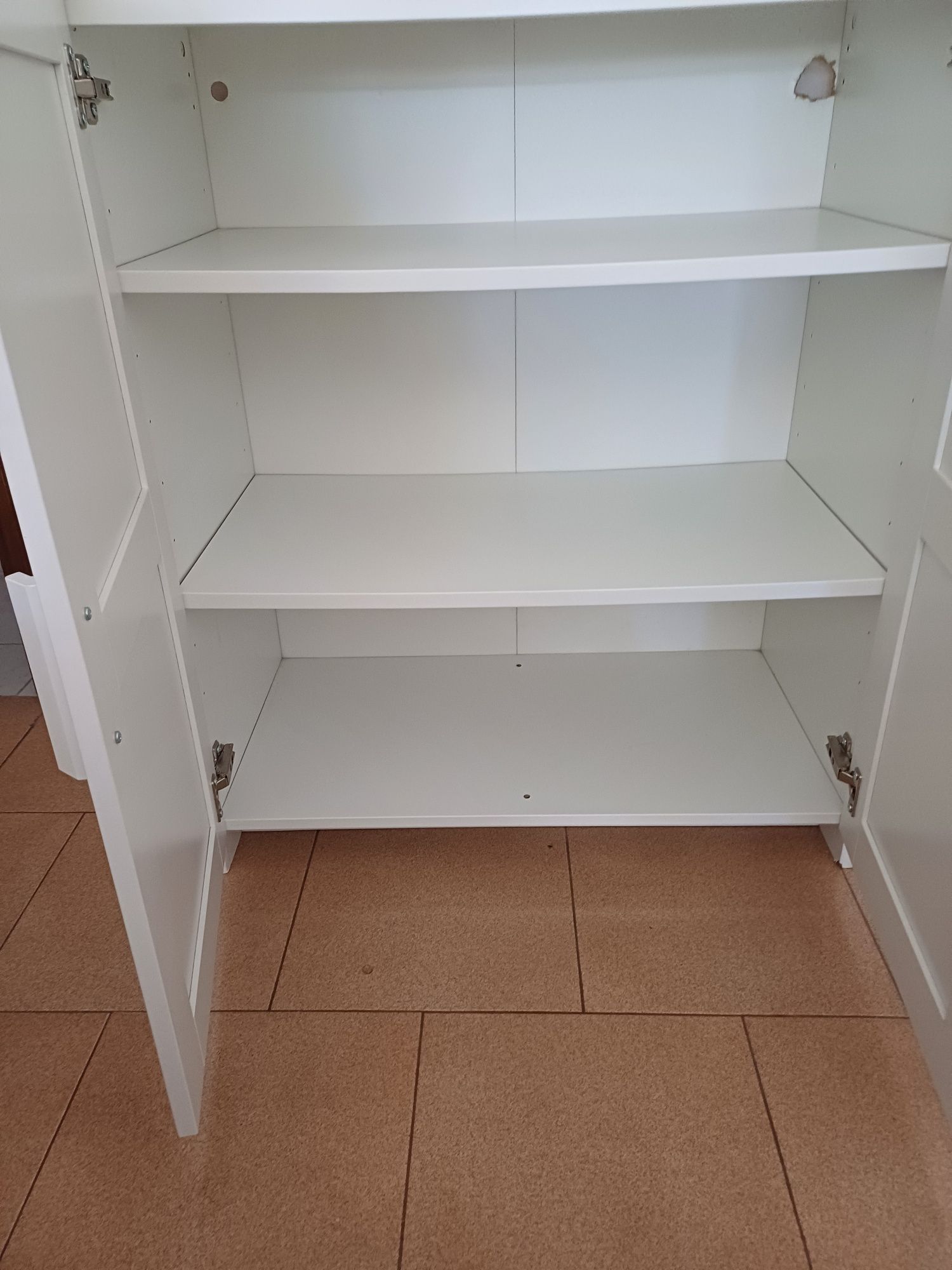 Pequeno móvel de sala 30 e