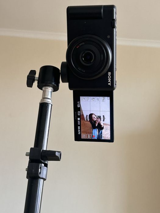 Sony Zv 1F  компактна, якісна камера