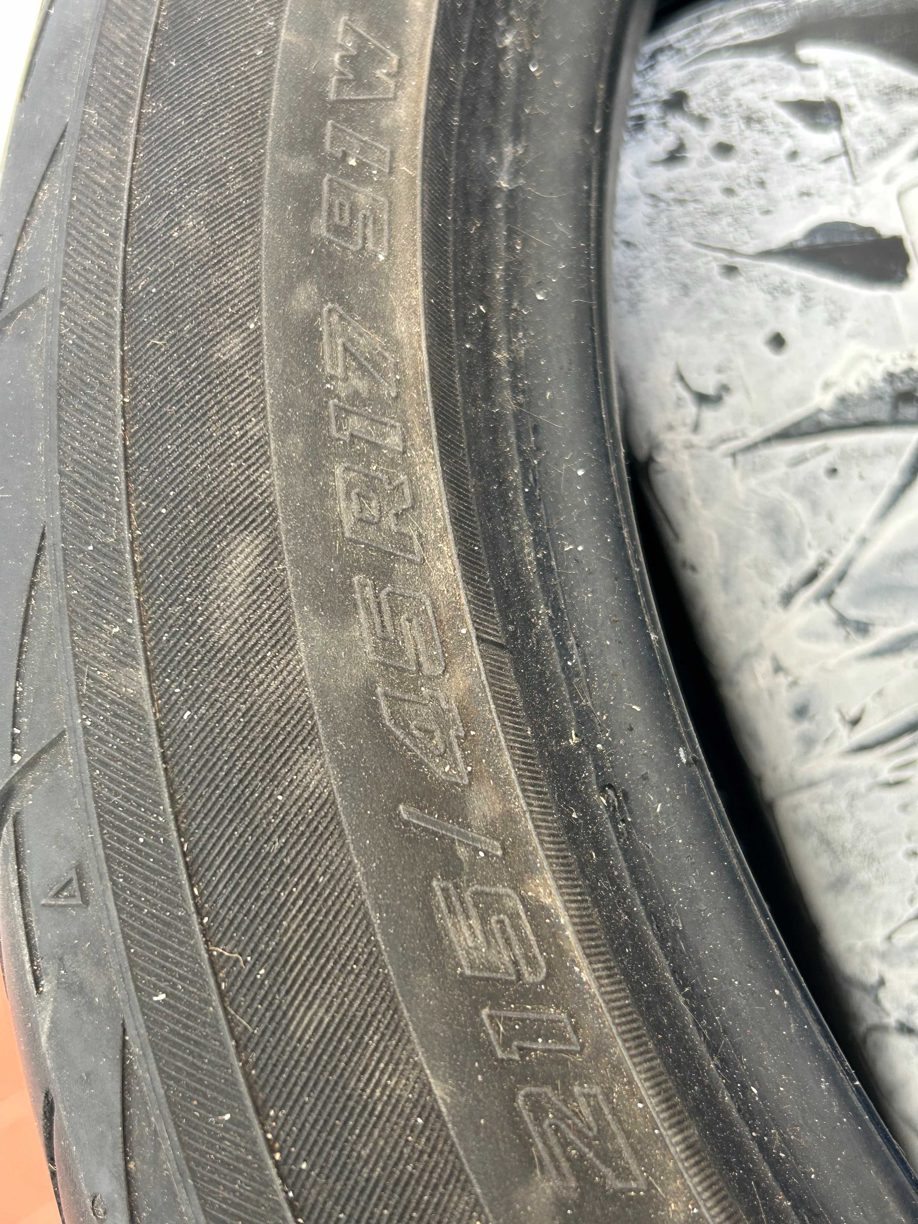 4 Pneus  Yokohama 215/45 R17 bom estado