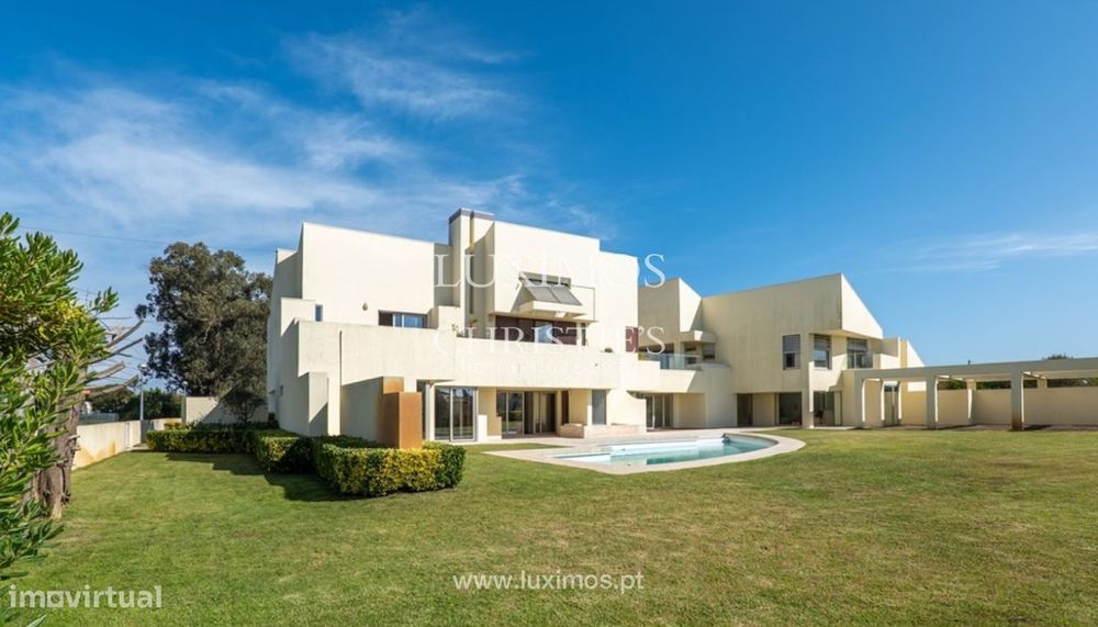Moradia com jardim, piscina e garagem à venda em Esmoriz